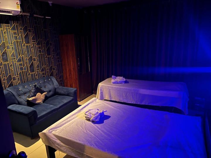 Deep tisse massage spa in fnancal district